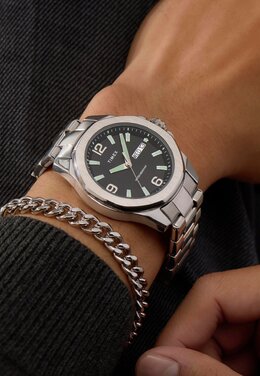 Часы ESSEX AVE 46 ST CASE BLACK DIAL BRACELET Timex, серебряный tx152m0nc-d11 | stainless steel